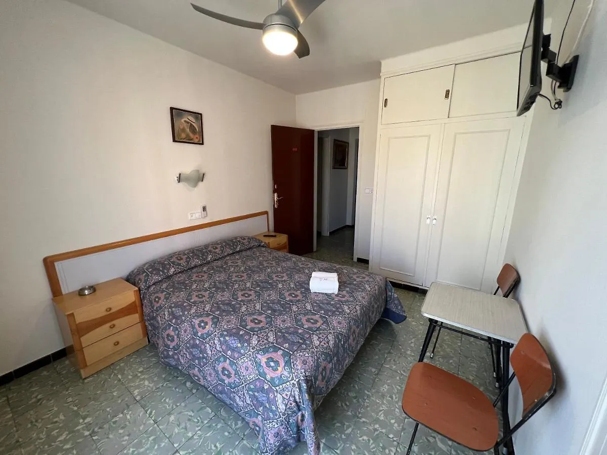 Hostal Zurich Sant Feliu de Guíxols 0*,